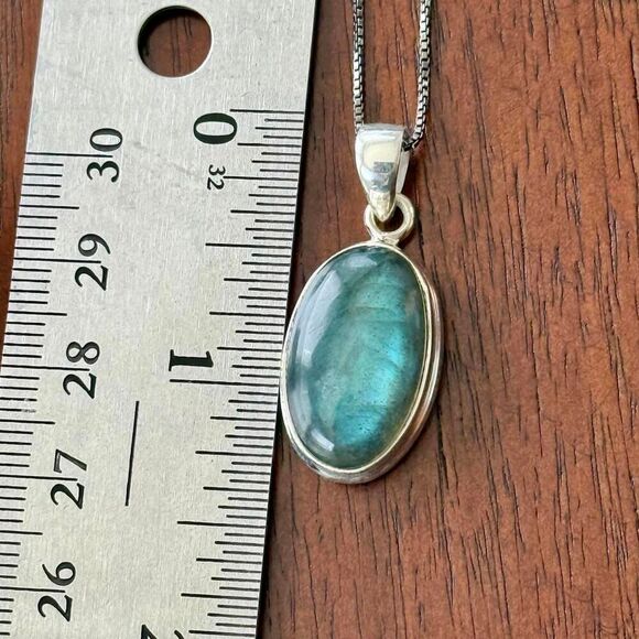 Stunning Large Oval Labradorite Pendant Necklace Womens Statement Piece New - Picture 8 of 8